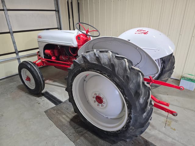 Image of Ford 8N equipment image 1