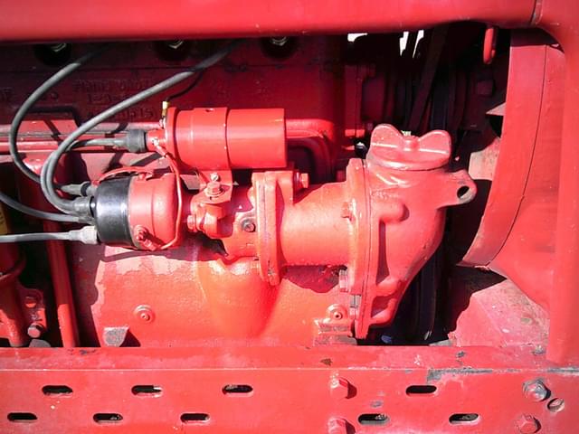 Image of Farmall H equipment image 4
