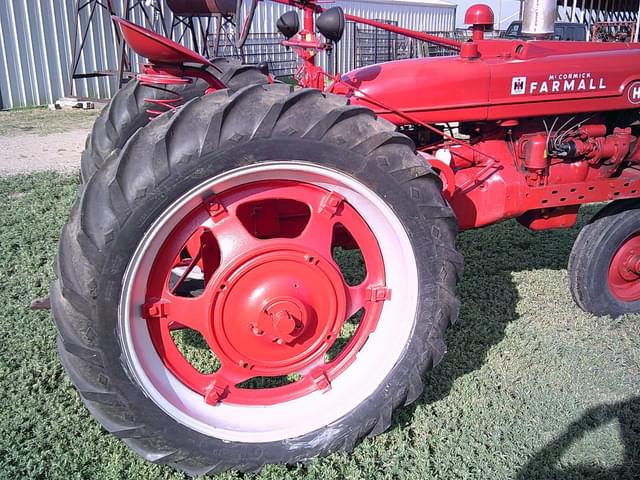 Image of Farmall H equipment image 2