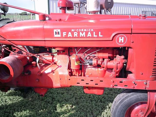 Image of Farmall H equipment image 3