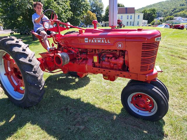 Image of Farmall H equipment image 3