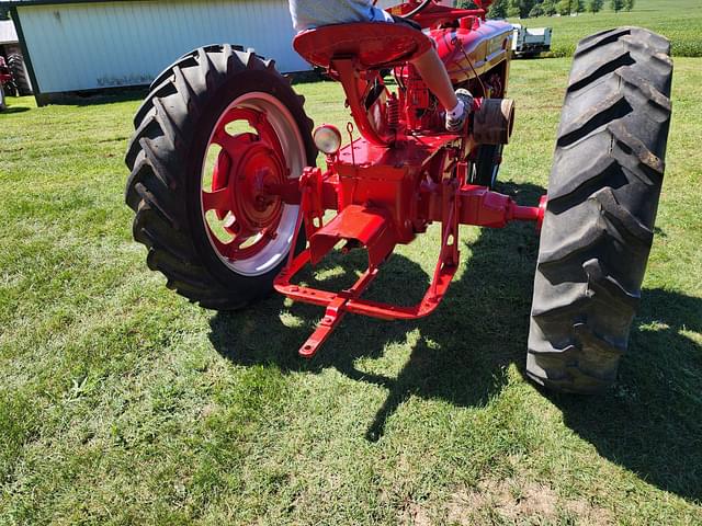 Image of Farmall H equipment image 2