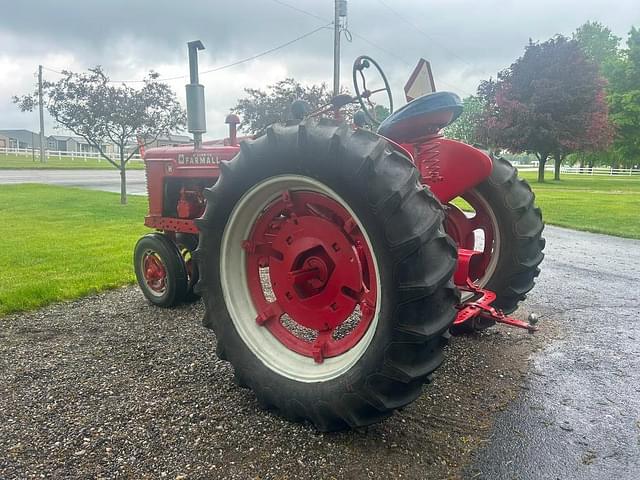 Image of Farmall H equipment image 3