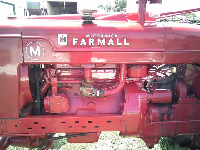Image of Farmall M equipment image 2
