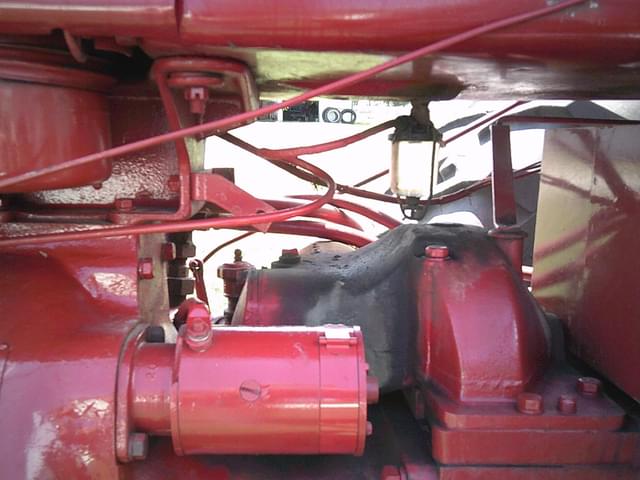 Image of Farmall M equipment image 3
