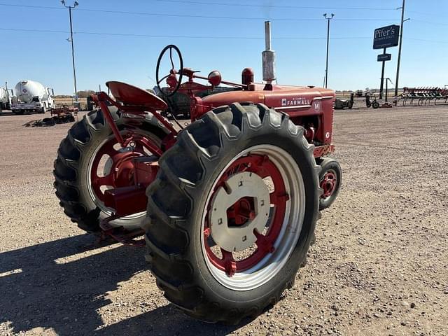 Image of Farmall M equipment image 2