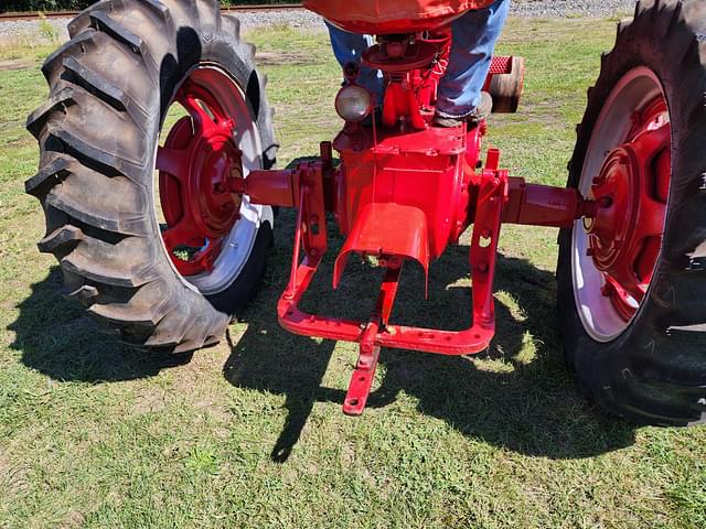 Image of Farmall M equipment image 3