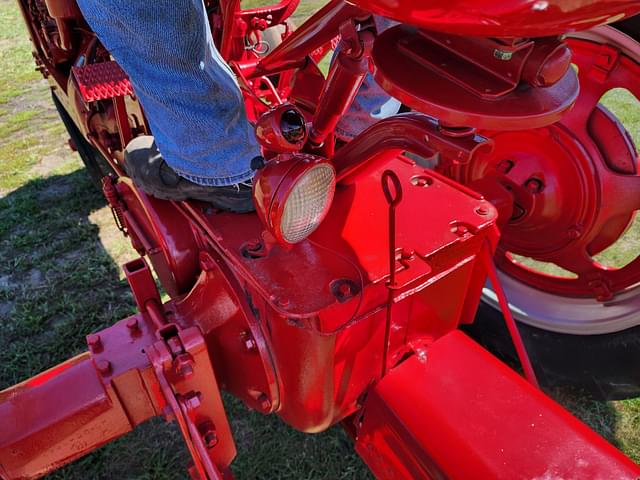 Image of Farmall M equipment image 1