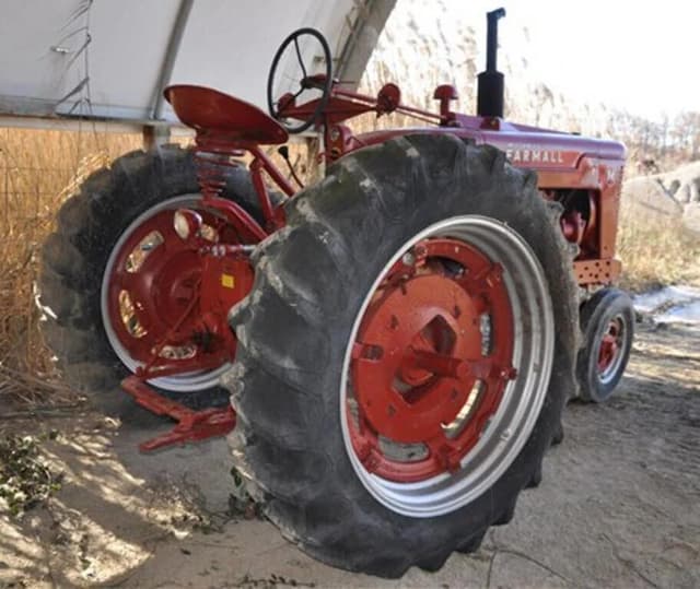 Image of Farmall M equipment image 3
