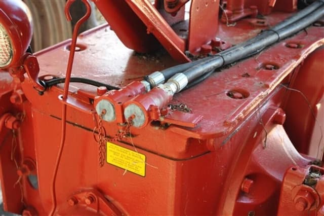 Image of Farmall M equipment image 2