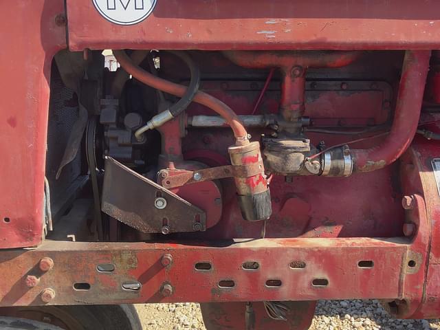 Image of Farmall M equipment image 3