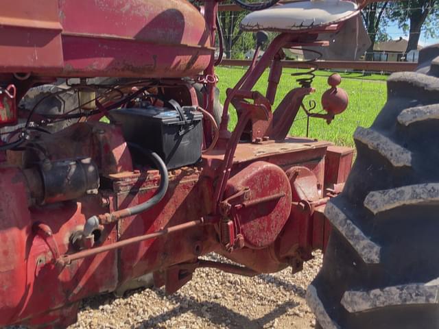 Image of Farmall M equipment image 2