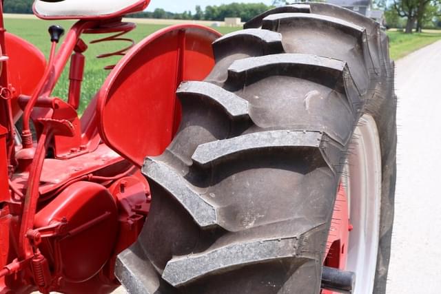 Image of Farmall M equipment image 4