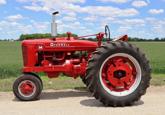 Image of Farmall M equipment image 1