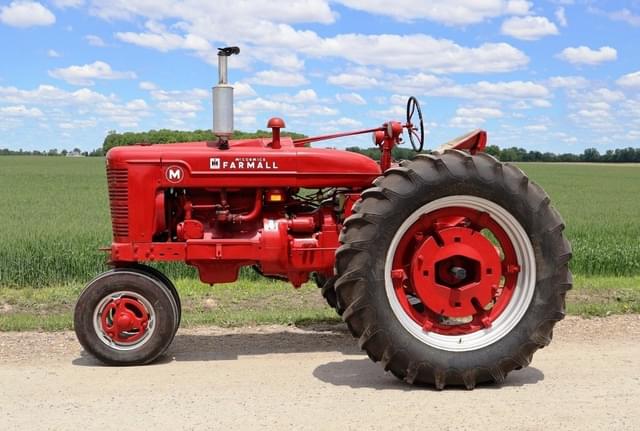 Image of Farmall M equipment image 2