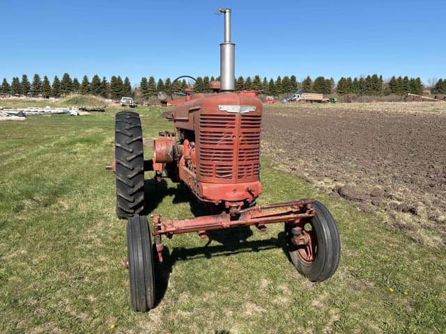 Image of Farmall M equipment image 1