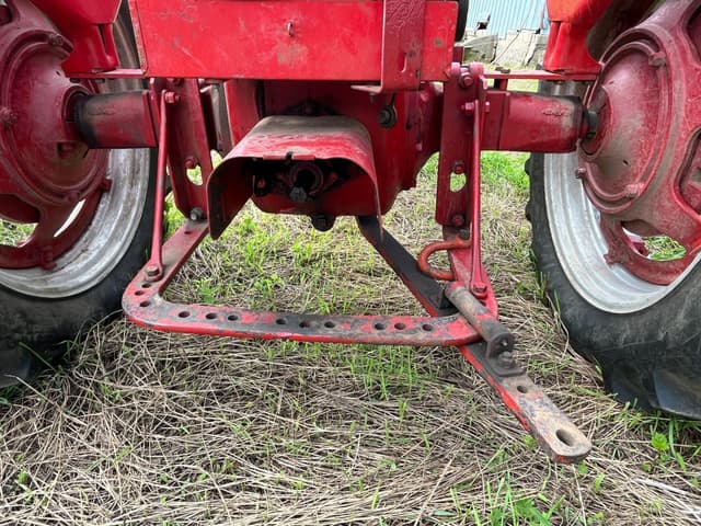 Image of Farmall M equipment image 4