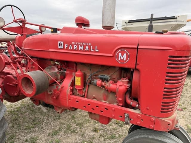 Image of Farmall M equipment image 1