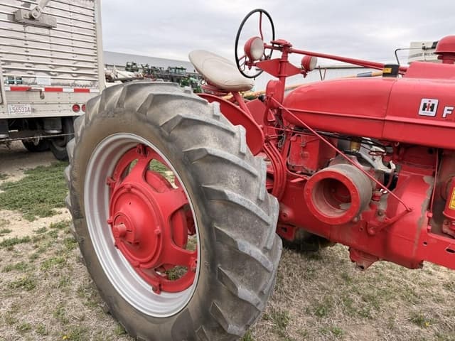 Image of Farmall M equipment image 3