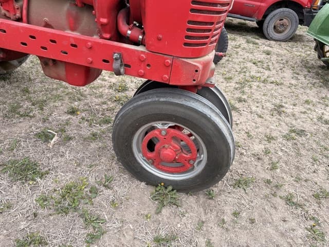 Image of Farmall M equipment image 2