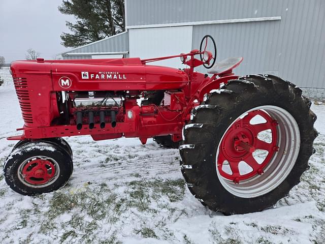 Image of Farmall M equipment image 1