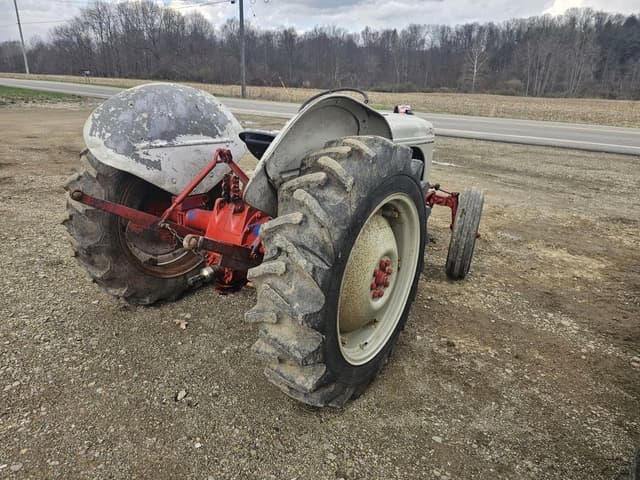 Image of Ford 8N equipment image 4