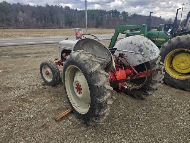 Image of Ford 8N equipment image 2