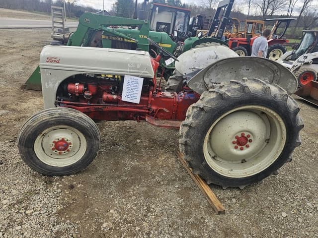 Image of Ford 8N equipment image 1