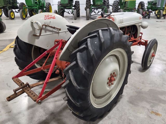 Image of Ford 8N equipment image 4