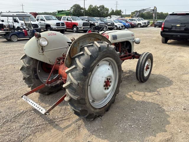 Image of Ford 8N equipment image 3