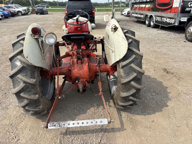 Image of Ford 8N equipment image 2