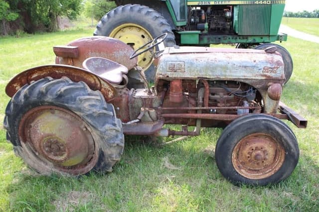 Image of Ford 8N equipment image 3