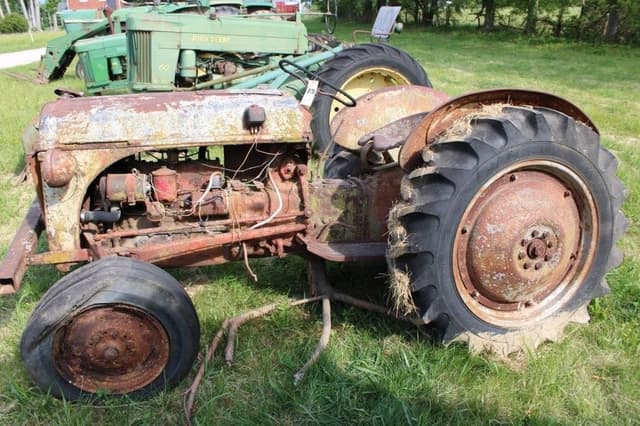 Image of Ford 8N equipment image 1