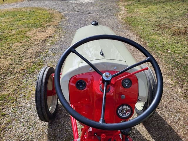 Image of Ford 8N equipment image 4