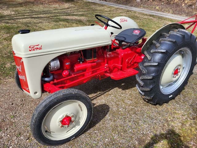 Image of Ford 8N equipment image 1
