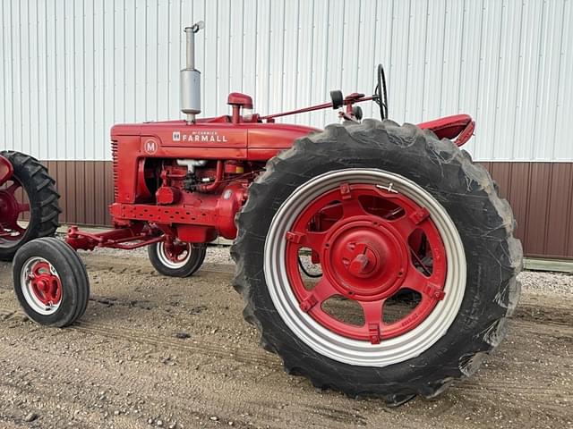 Image of Farmall M equipment image 1