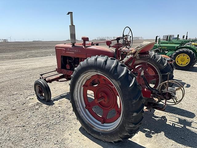 Image of Farmall M equipment image 2