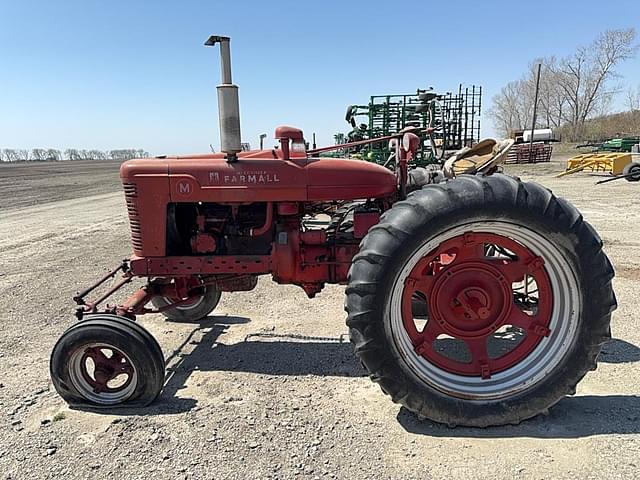 Image of Farmall M equipment image 1