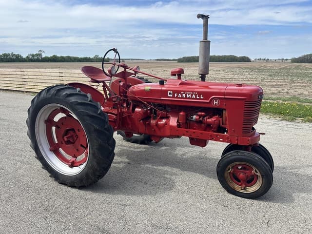 Image of Farmall H equipment image 3