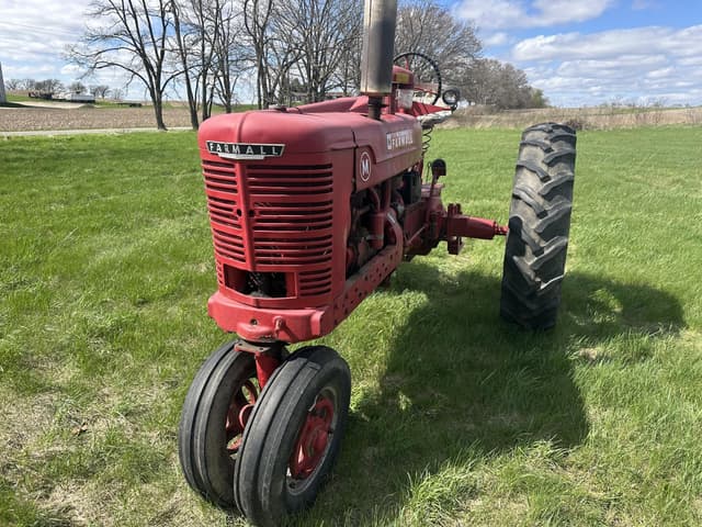 Image of Farmall M equipment image 1