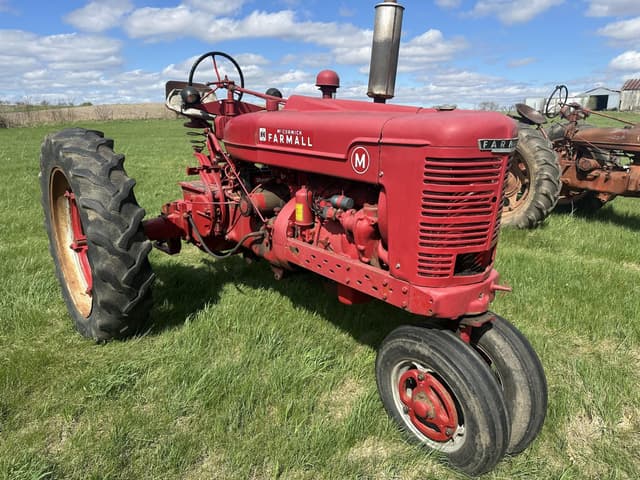 Image of Farmall M equipment image 2