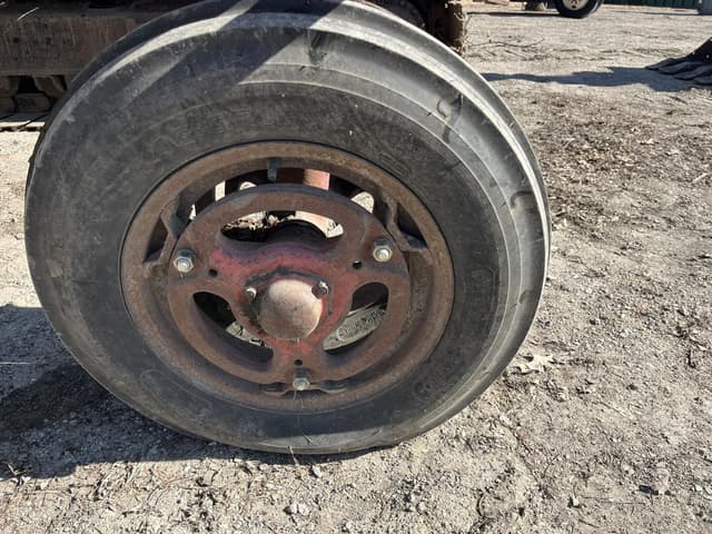 Image of Farmall M equipment image 1