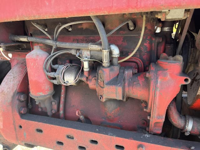 Image of Farmall M equipment image 3