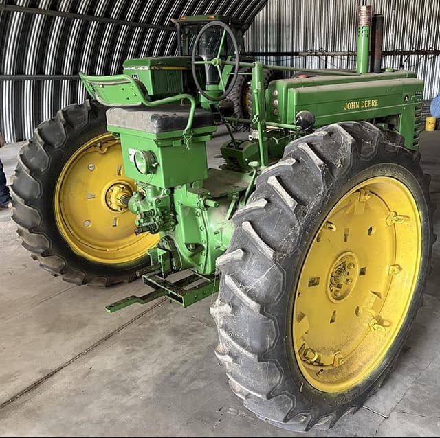 Image of John Deere A equipment image 4