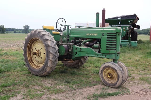 Image of John Deere A equipment image 1