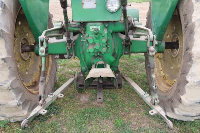 Image of John Deere A equipment image 3