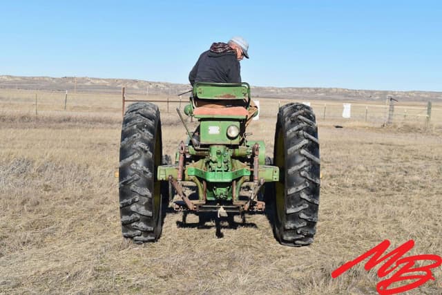 Image of John Deere A equipment image 4