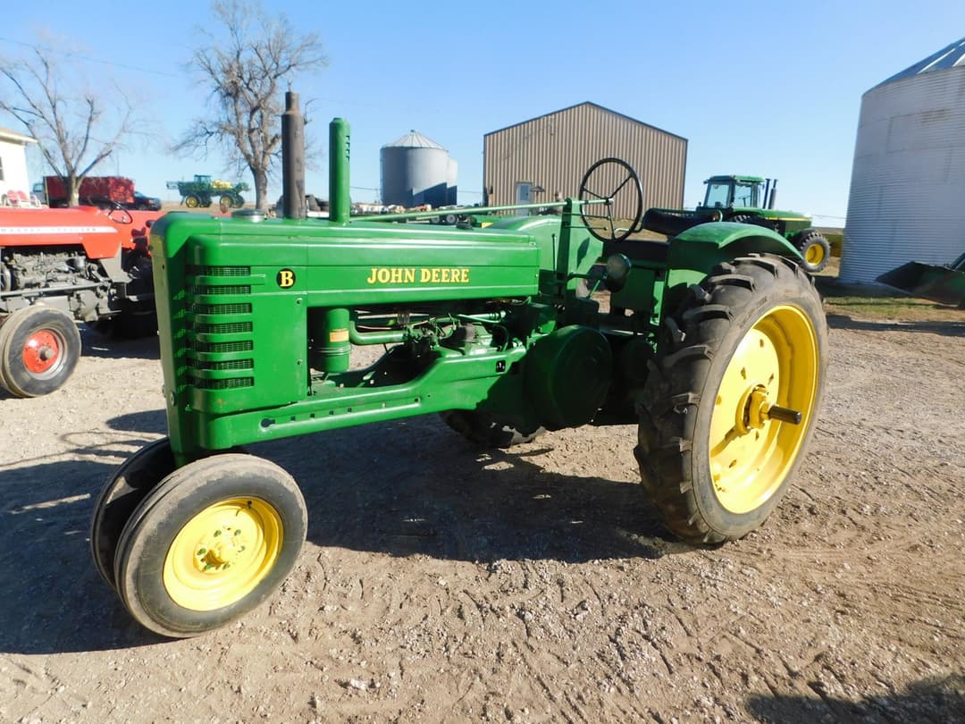 Image of John Deere B Image 0