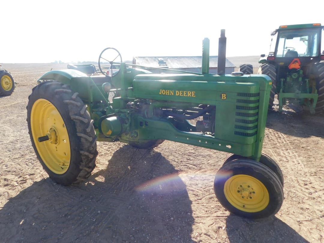Image of John Deere B Image 1