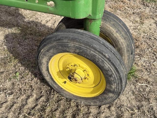 Image of John Deere B equipment image 2